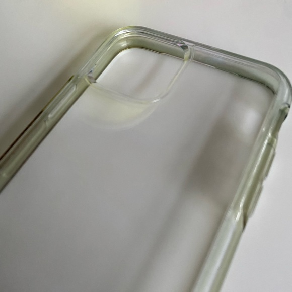 Otterbox Symmetry Series Clear Case for iPhone 11 Pro - Picture 4 of 6